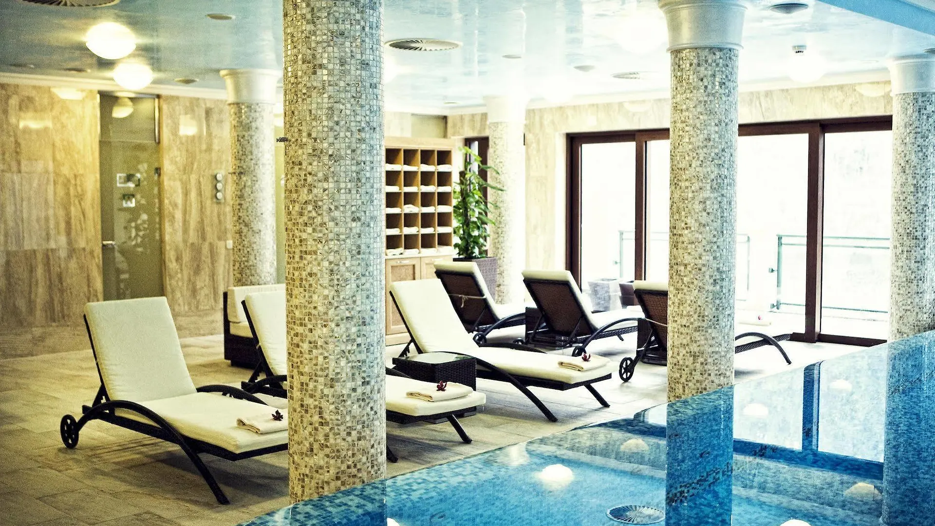 Retro Riverside Wellness Resort Karlovy Vary Hotel